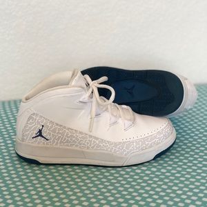 Boys Jordan’s size 2.5Y